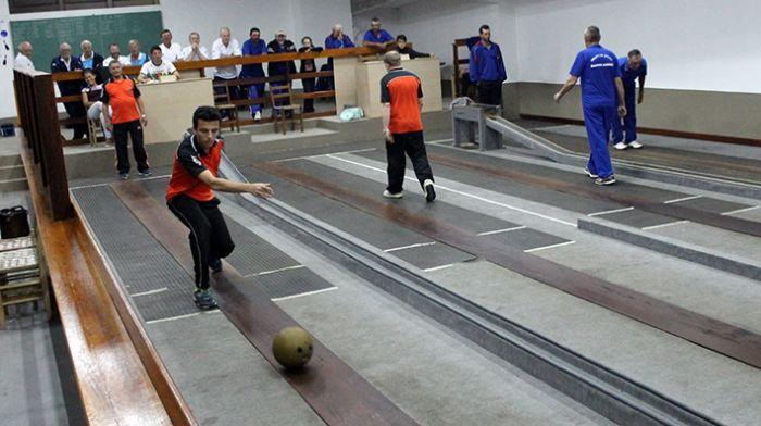 Conheça o bolão, esporte parecido com o boliche mas com algumas diferenças, serra lagos norte