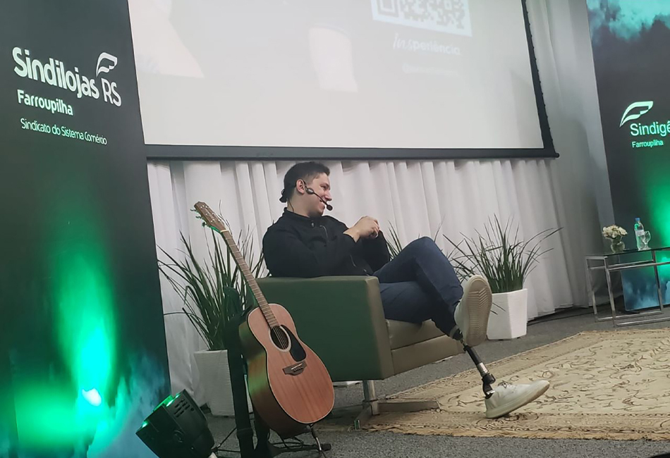 Jakson Follmann lota auditório do Sindilojas O Farroupilha