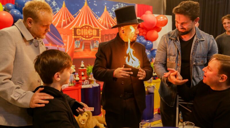 Marcelo Soccol, ilusionista. Fotos: Arquivo pessoal/Divulgação