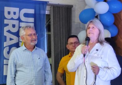 Casa cheia para ouvir e apoiar Glória, pré-candidata a uma vaga na Assembleia Legislativa. Fotos: Leandro Rodrigues/Divulgação