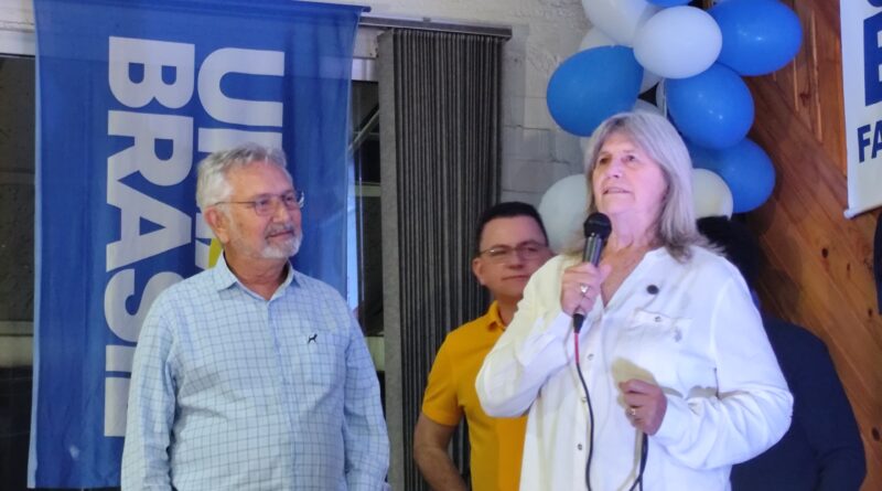 Casa cheia para ouvir e apoiar Glória, pré-candidata a uma vaga na Assembleia Legislativa. Fotos: Leandro Rodrigues/Divulgação