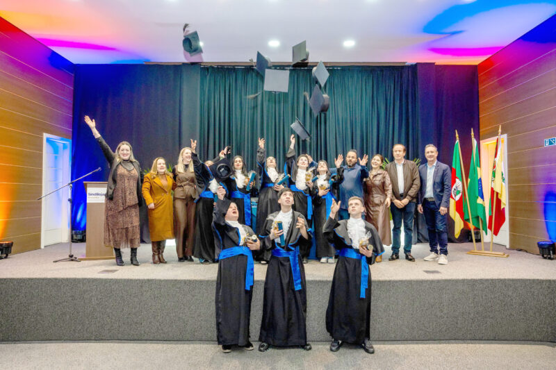 Sesc Farroupilha forma 11 estudantes pela EAD EJA